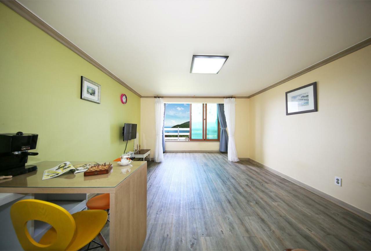 Tongyeong Paper Island Pension Exteriör bild
