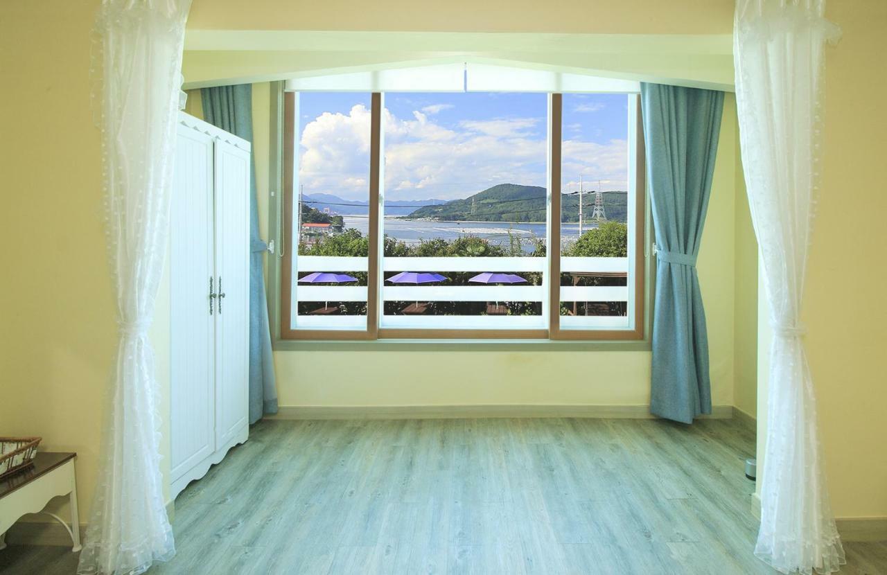 Tongyeong Paper Island Pension Exteriör bild
