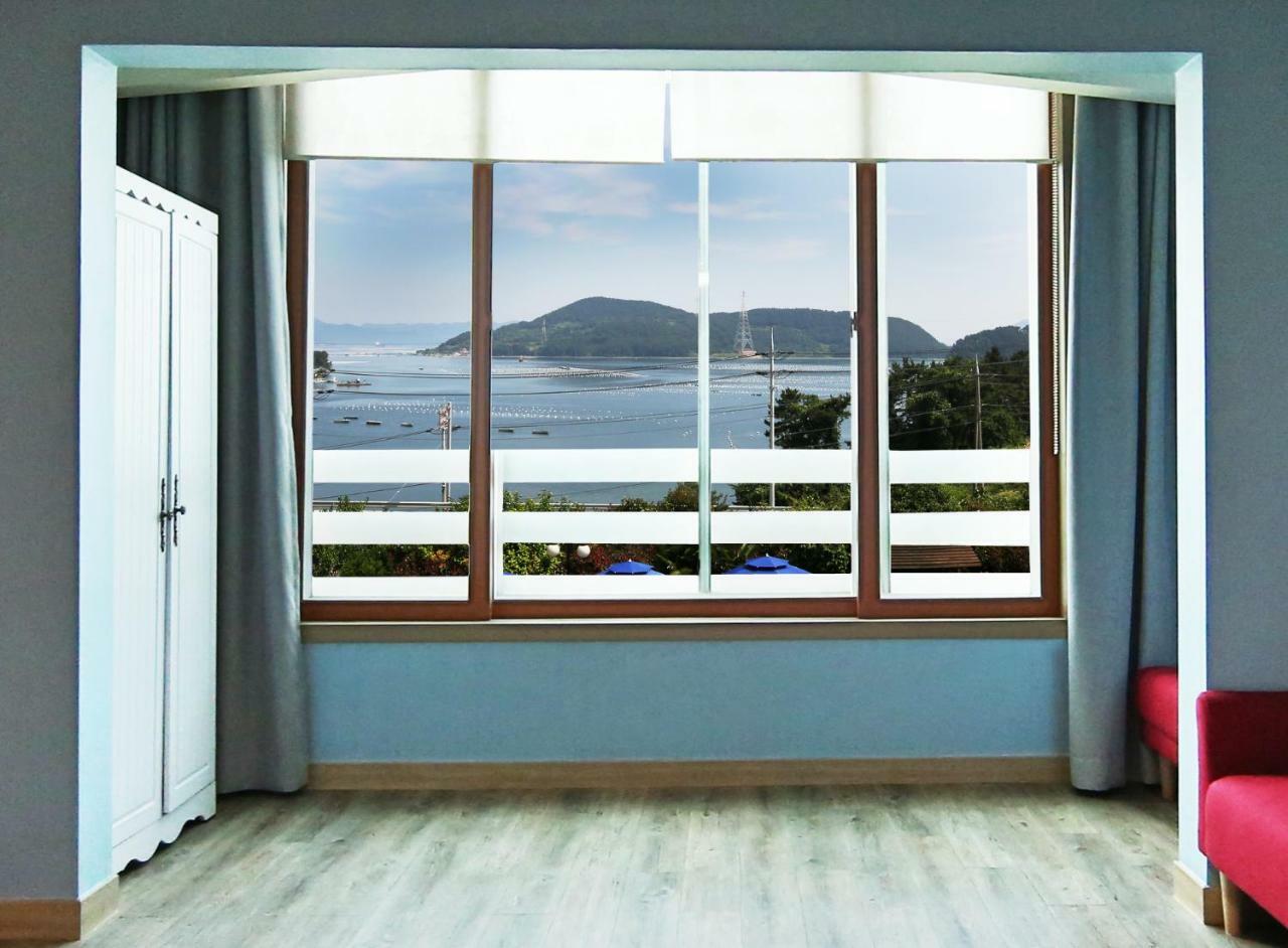 Tongyeong Paper Island Pension Exteriör bild