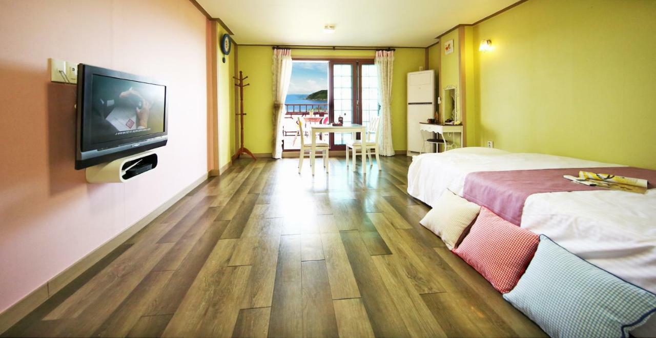 Tongyeong Paper Island Pension Exteriör bild