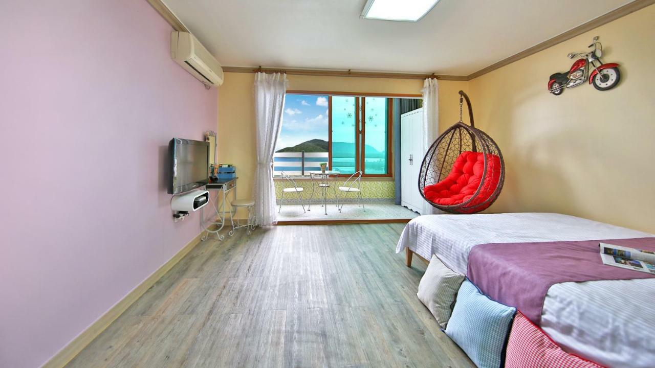 Tongyeong Paper Island Pension Exteriör bild