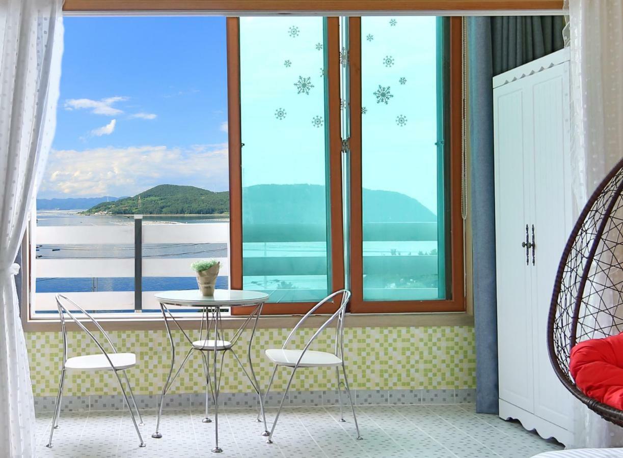 Tongyeong Paper Island Pension Exteriör bild